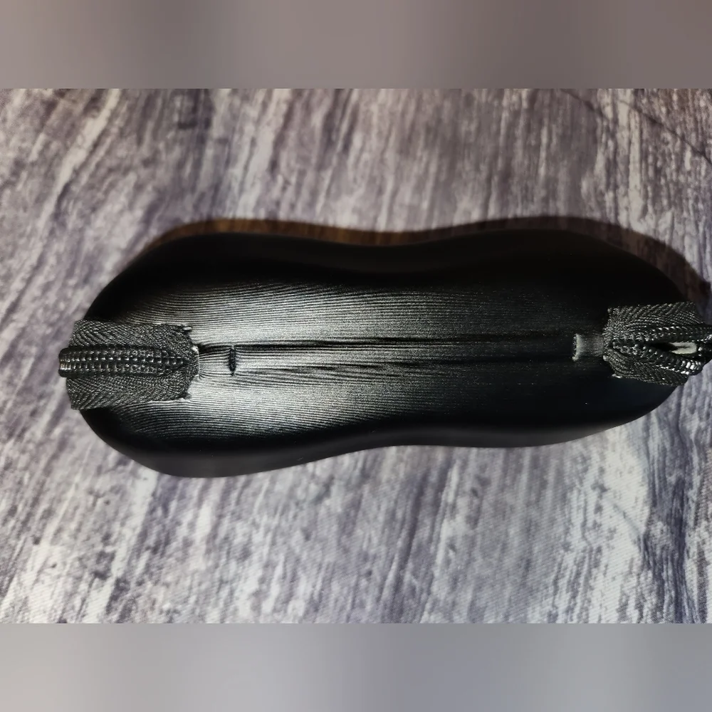 Vogue Clamshell Black‎ Glasses Case